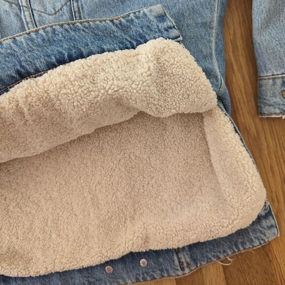 Zara light wash denim jean jacket with white cream sherpa lining - Picture 4 of 6
